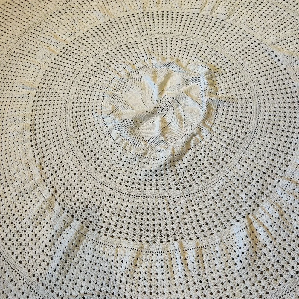 Vintage Tablecloth Handknit 57” Boho French Country White Round Scalloped Edge